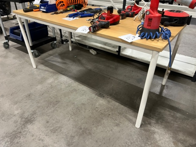 1427209-4 2 st arbetsbord