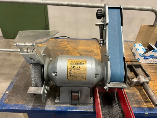 1427210-3 Arbetsbänk på hjul