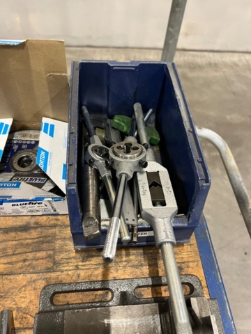 1427210-6 Arbetsbänk på hjul