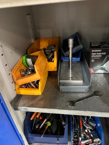 1427210-7 Arbetsbänk på hjul