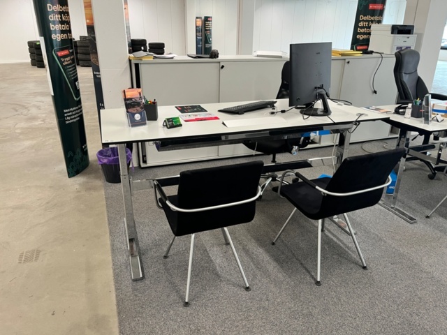 1423907-1 Kontorsplats elskrivbord, skrivbordsstol, hurst, besöksstol