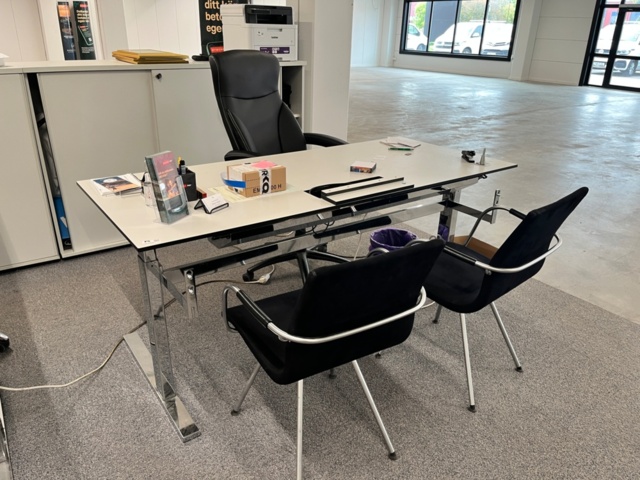 1423908-1 Kontorsplats elskrivbord skrivbordsstol, hurst besöksstol