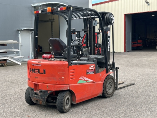 1361253-5 Elektrisk motviktstruck Heli CPD25 -2014