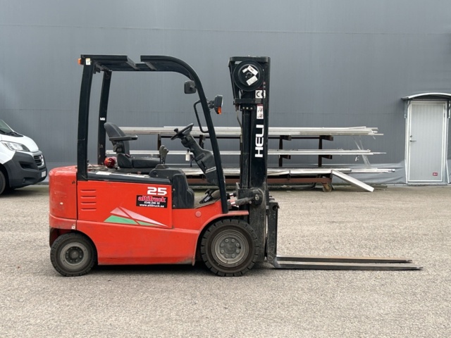 1361253-6 Elektrisk motviktstruck Heli CPD25 -2014