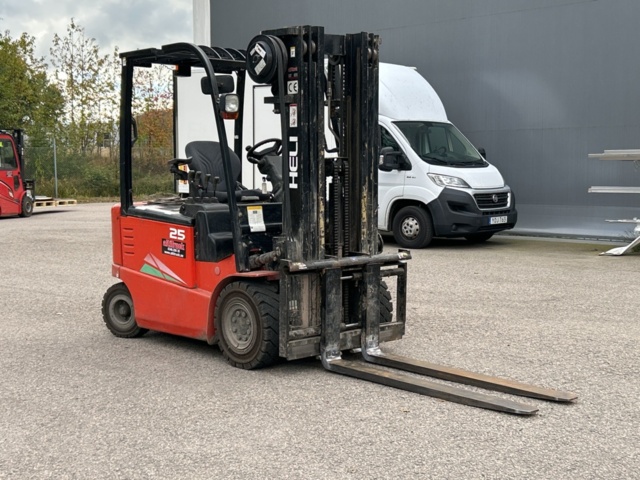 1361253-7 Elektrisk motviktstruck Heli CPD25 -2014