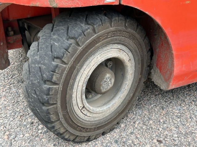 1361253-10 Elektrisk motviktstruck Heli CPD25 -2014