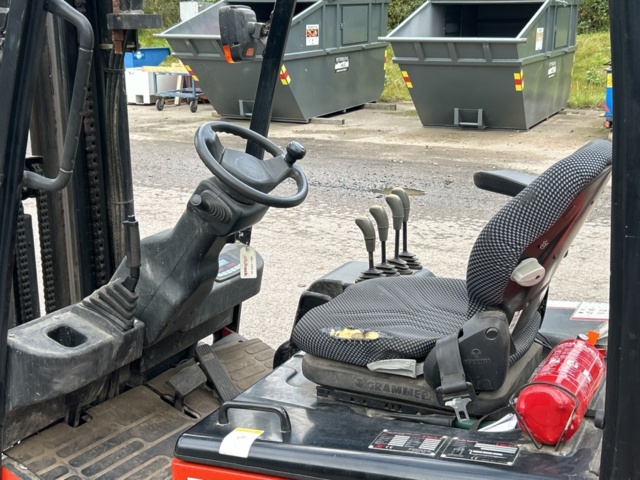 1361253-12 Elektrisk motviktstruck Heli CPD25 -2014