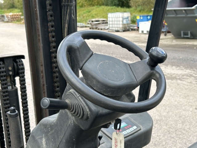 1361253-13 Elektrisk motviktstruck Heli CPD25 -2014