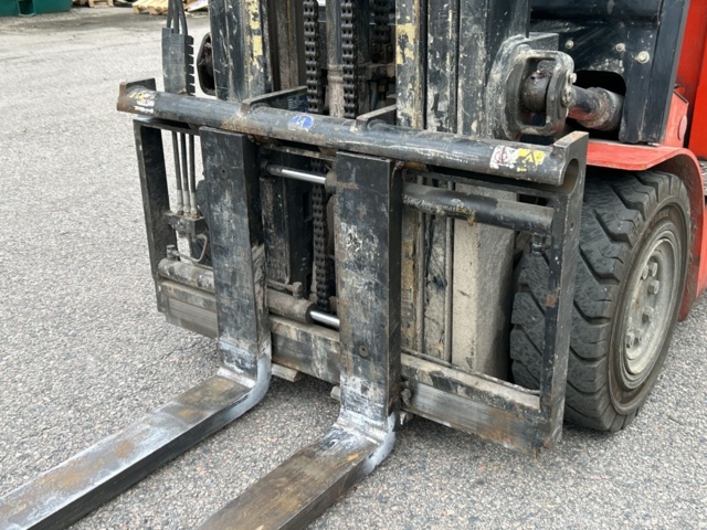 1361253-22 Elektrisk motviktstruck Heli CPD25 -2014