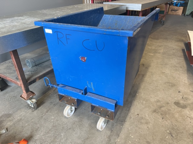 1395744-2 Tippcontainer på hjul