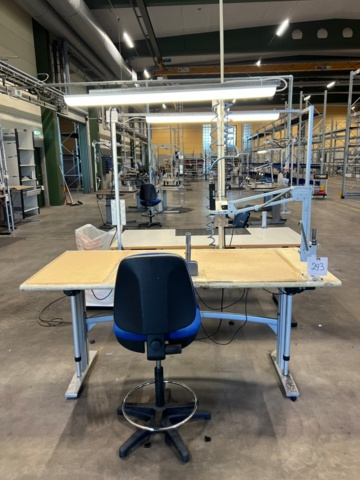 1427243-2 Arbetsbänk inkl borrarm och skruvdragare