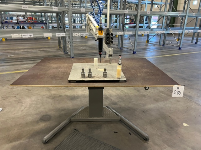 1427246-3 Arbetsbänk med borrarm och skruvdragare