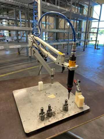 1427246-8 Arbetsbänk med borrarm och skruvdragare