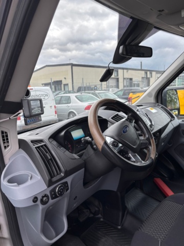 1407967-18 Ford Transit 350 Kombi 2.0 TDCi SelectShift, 130hk, 2018