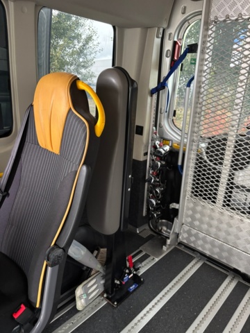 1407967-32 Ford Transit 350 Kombi 2.0 TDCi SelectShift, 130hk, 2018