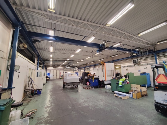 1428700-1 Traverssystem 2000 kg