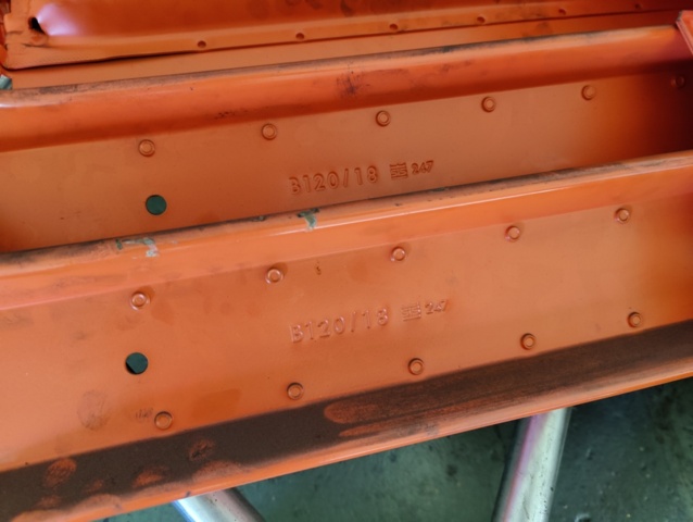 1428702-10 Nedmonterat Pallställage