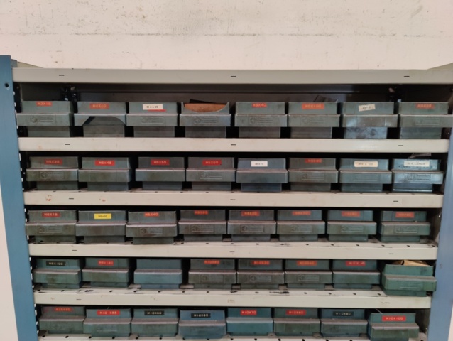 1428704-4 Bult- och muttersotiment