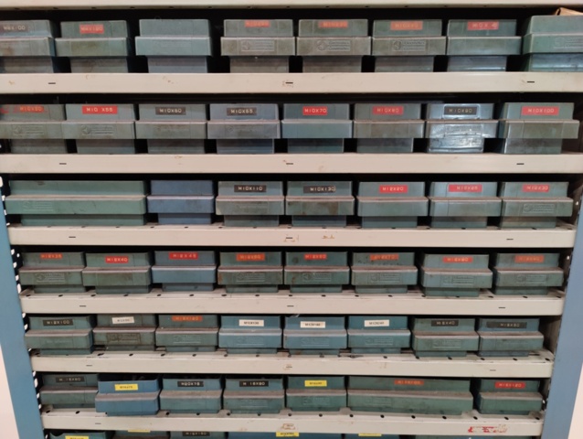 1428704-5 Bult- och muttersotiment