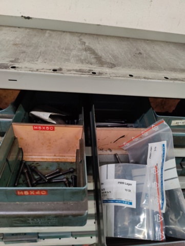 1428704-9 Bult- och muttersotiment