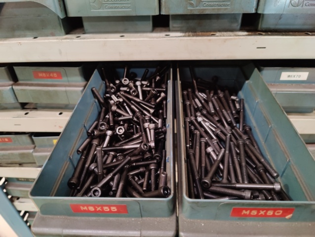 1428704-12 Bult- och muttersotiment