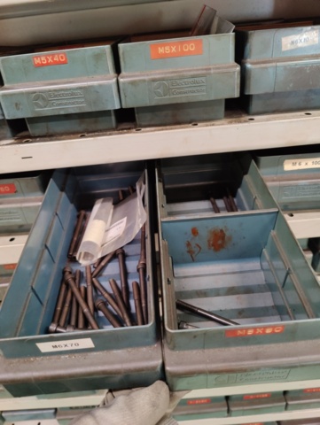 1428704-14 Bult- och muttersotiment