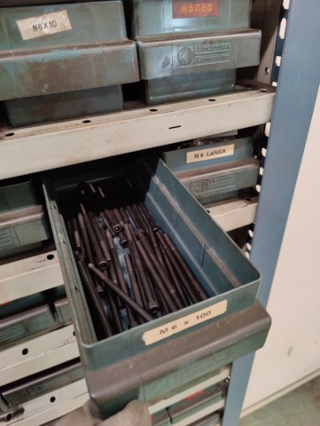 1428704-15 Bult- och muttersotiment