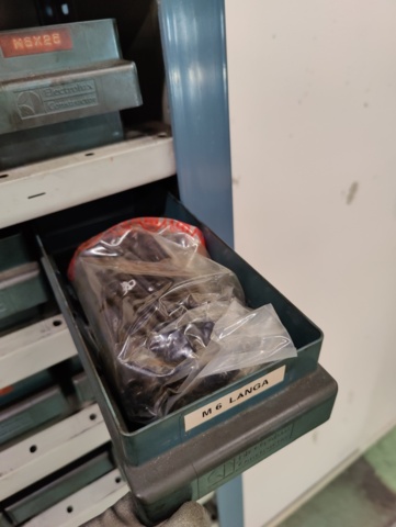 1428704-16 Bult- och muttersotiment