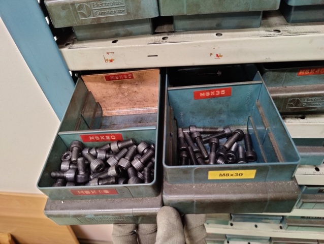 1428704-17 Bult- och muttersotiment