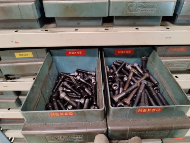 1428704-18 Bult- och muttersotiment