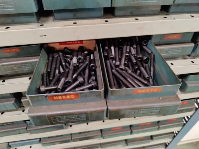 1428704-19 Bult- och muttersotiment