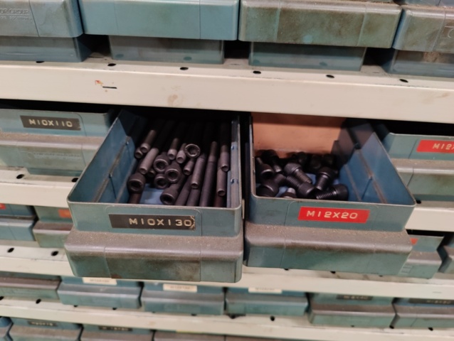 1428704-21 Bult- och muttersotiment