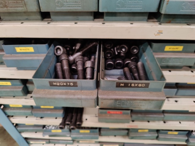 1428704-27 Bult- och muttersotiment