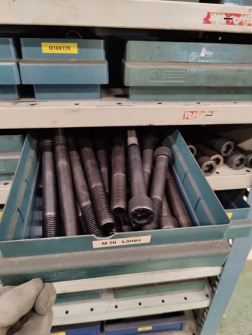 1428704-29 Bult- och muttersotiment