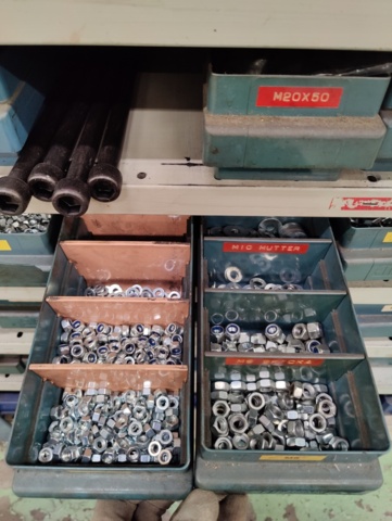 1428704-30 Bult- och muttersotiment