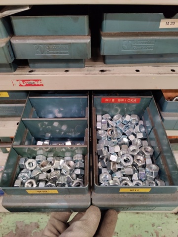 1428704-31 Bult- och muttersotiment