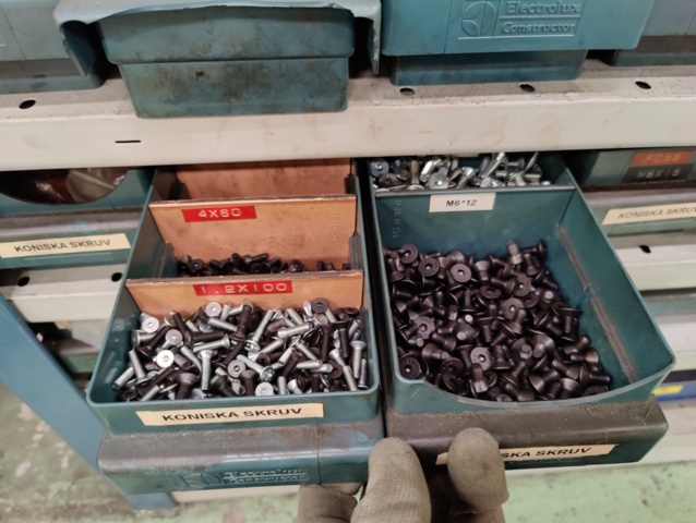 1428704-32 Bult- och muttersotiment