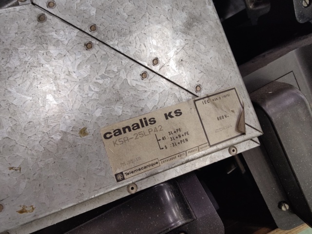 1428706-9 Canalis-boxar