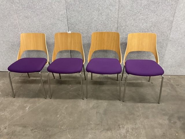 1406511-1 4 st. klädda stolar Kinnarps