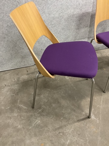 1406511-7 4 st. klädda stolar Kinnarps