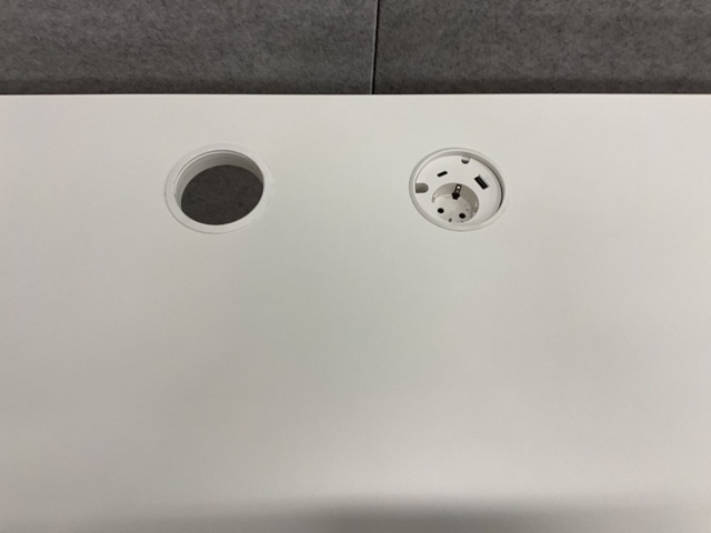 1406513-2 Höj och sänkbart skrivbord