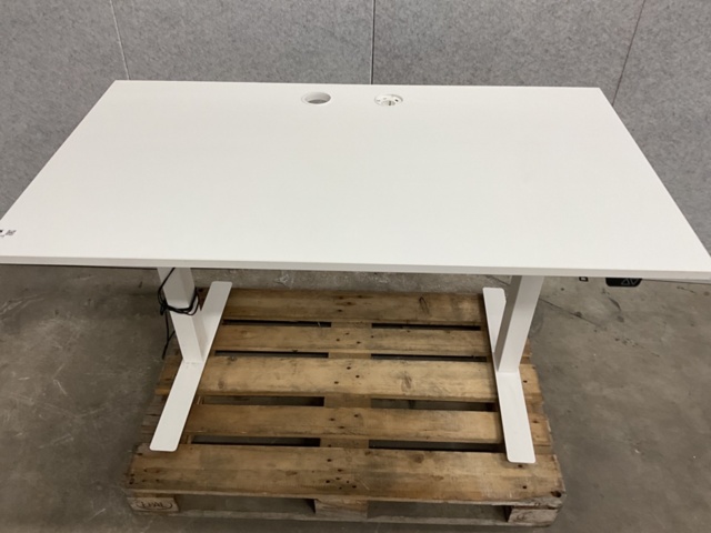 1406513-6 Höj och sänkbart skrivbord