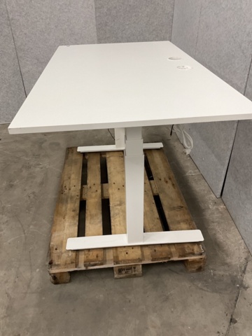 1406513-7 Höj och sänkbart skrivbord