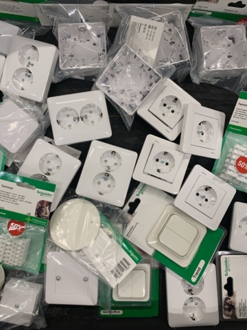 1428258-3 Terminal blocks, surface-mounted boxes, wall sockets, etc.