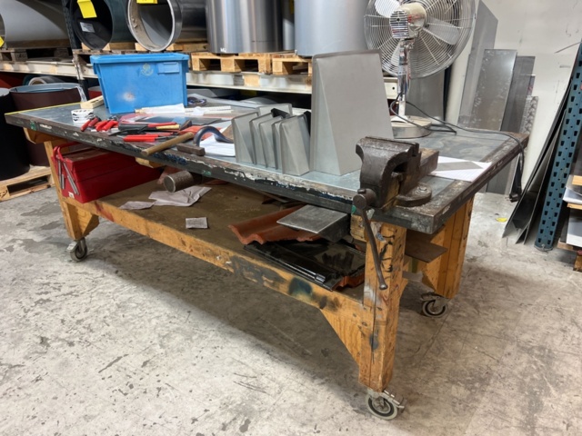 1395764-1 Sheet metal workbench on wheels with fixed vise and sheet metal work details