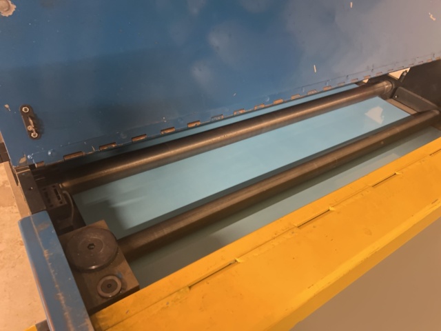 1395772-6 Plåtrullare med integrerad sax inkl. in-/utmatningsbord