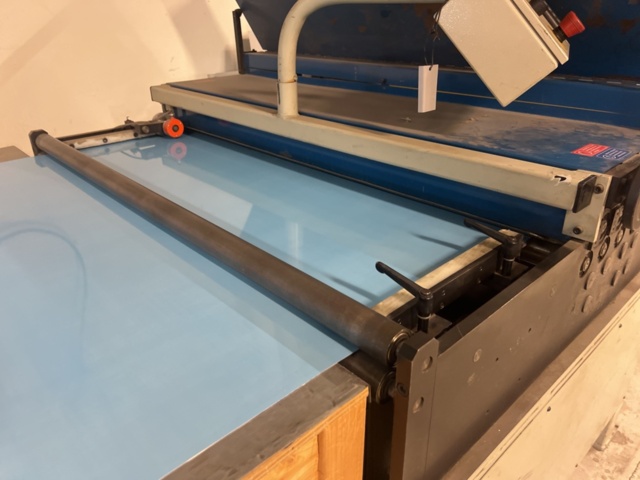 1395772-8 Plåtrullare med integrerad sax inkl. in-/utmatningsbord