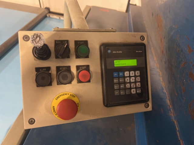 1395772-11 Plåtrullare med integrerad sax inkl. in-/utmatningsbord