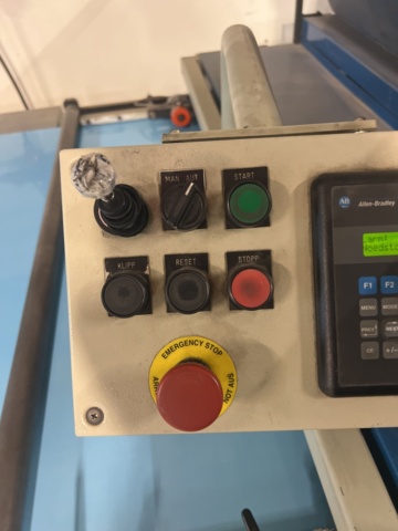 1395772-12 Plåtrullare med integrerad sax inkl. in-/utmatningsbord