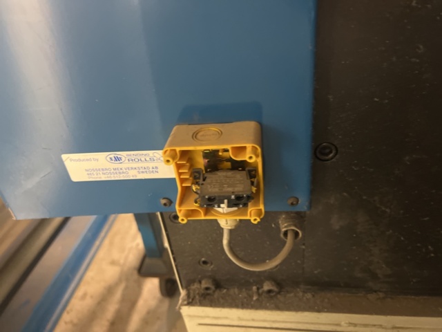 1395772-15 Plåtrullare med integrerad sax inkl. in-/utmatningsbord